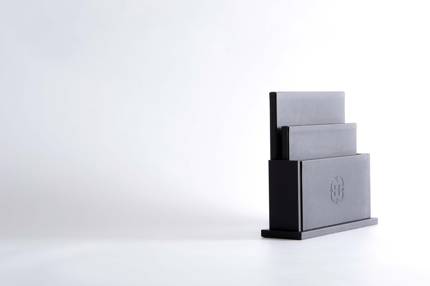made-a-mano documents holder